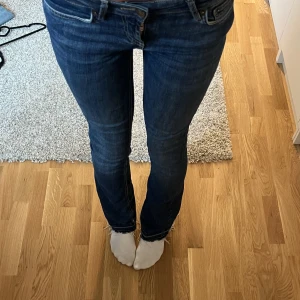 Zara Jeans - Säljer mina zara jeans endast för jag ej använder de längre, perfekt på någon som är 177 och neråt, storlek 34! ❤️