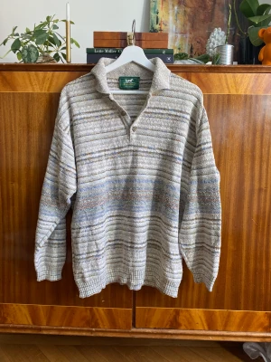 Stickad pike - Stickad piké i nästan frotté material