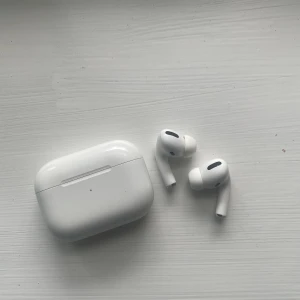 Hörlurar - Ny skick, använt 2 gånger säljer då jag inte har så stor användning av dem.