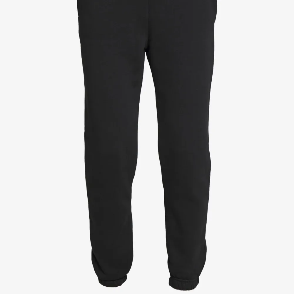 Ett par svarta oanvända mjukisbyxor från Gina tricot. Jättebra skick med fluffigt material inuti. Nypris 259kr. . Jeans & Byxor.