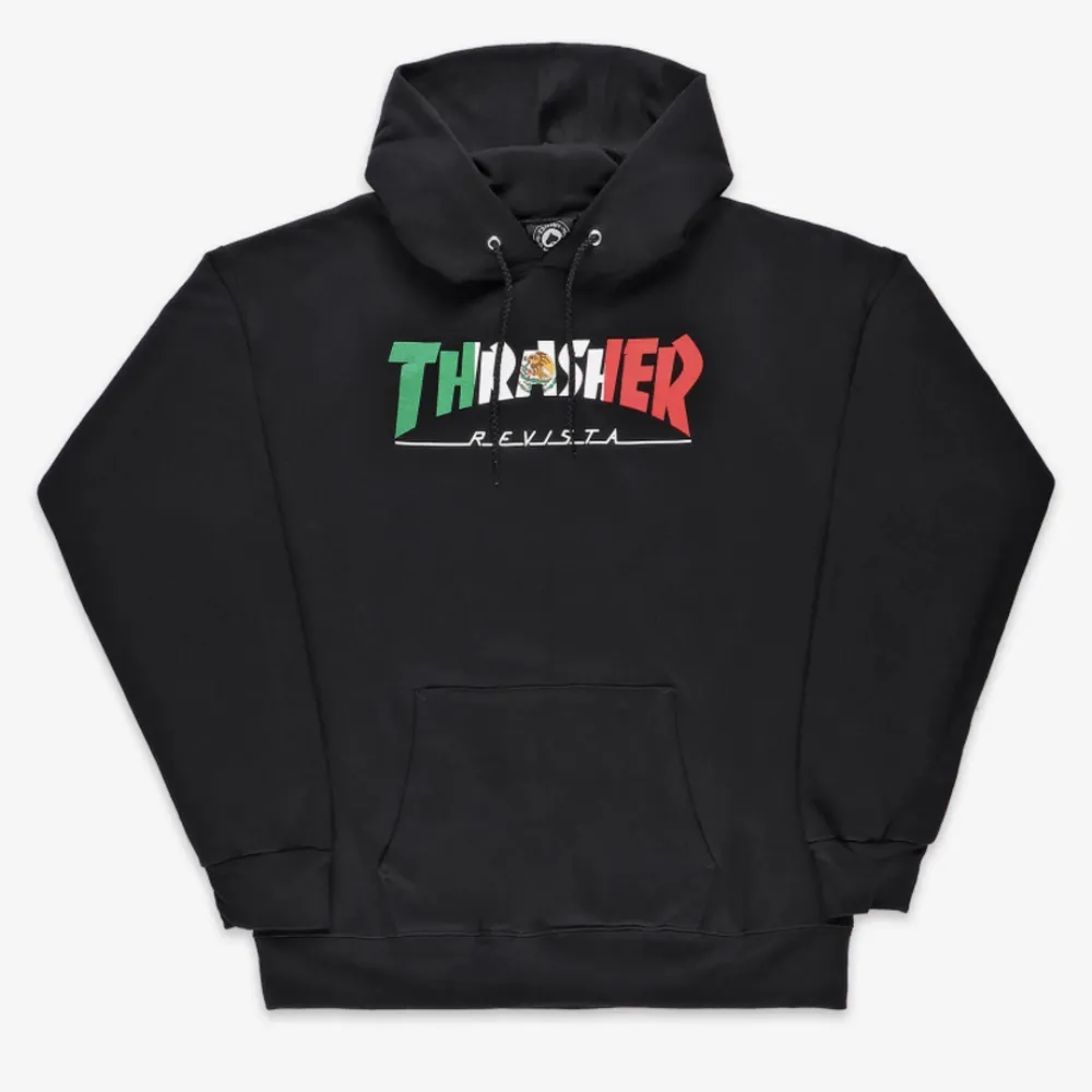 En trasher hoodie i gott skick, enda skavanken är att snöret är skadat men går antingen att byta eller inte ha snöre alls.  Säljer då den ej kommer till användning!. Hoodies.