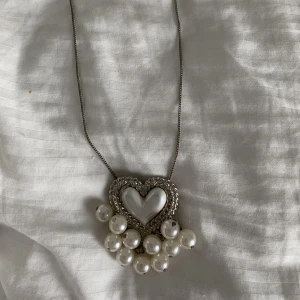 Halsband  - Säljer dessa halsband då de inte kommer till användning, skriv ifall du har några funderingar eller frågor  ❤️pris går att diskutera ❤️