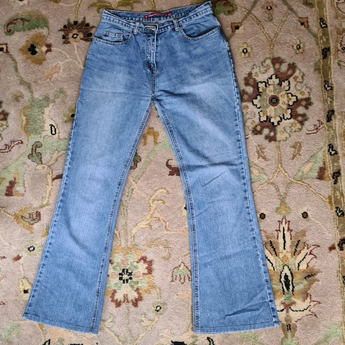 Lågmidjade flared jeans