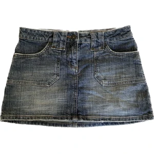 Lågmidjad jeanskjol  - Lågmidjad jeanskjol