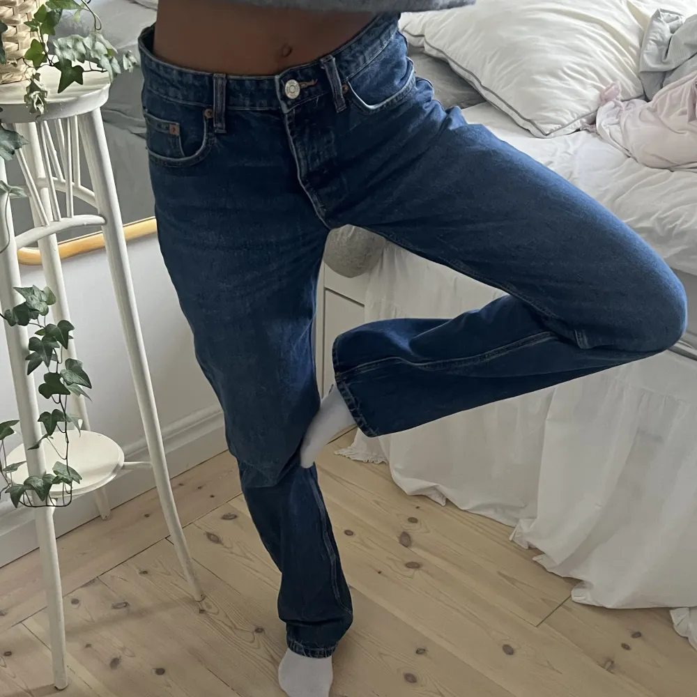 Zara jeans, knappt använda, inga defekter och super sköna . Jeans & Byxor.