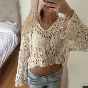 Virkad tröja - Så fin virkad tröja från pull&bear, strl m men passar mig som är xs