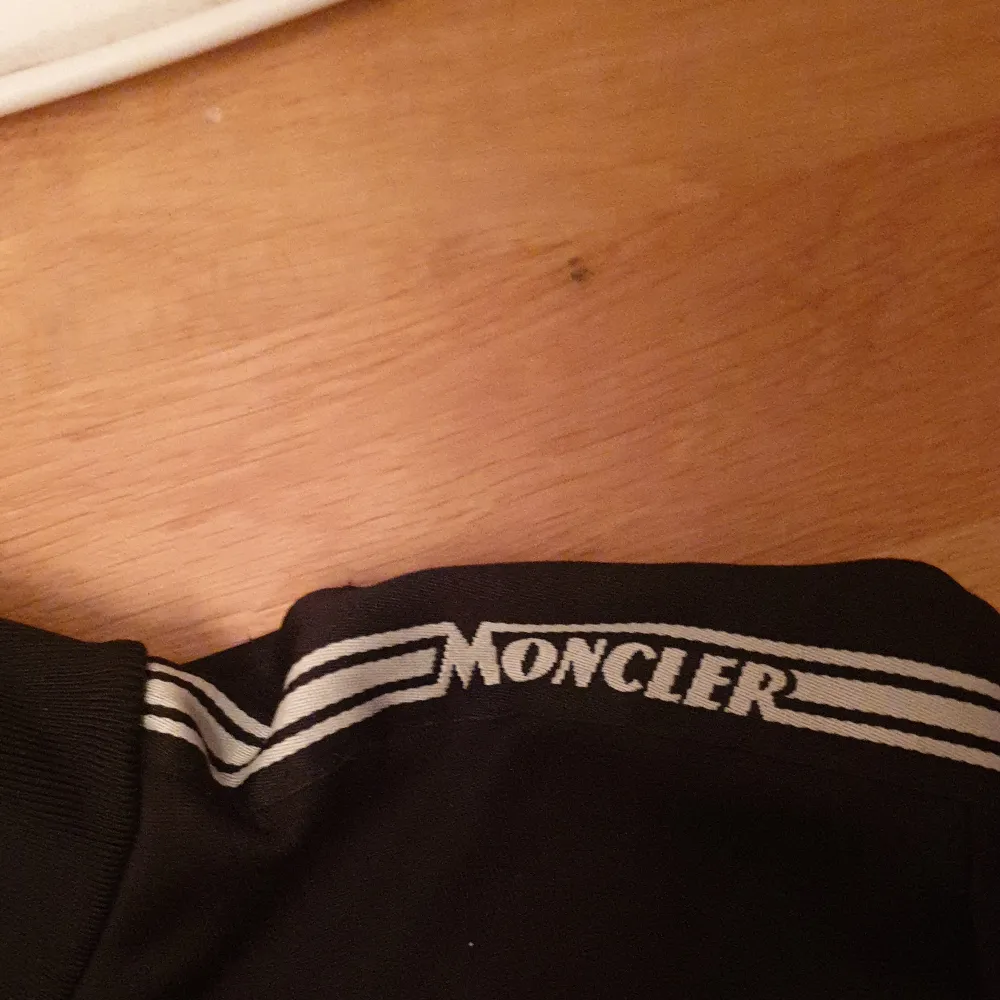limited edition moncler zipup. Jackor.