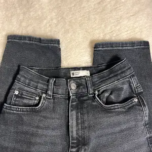 Svarta jeans från Ginatricot, fint skick! Strl 34. Pris 120 kr