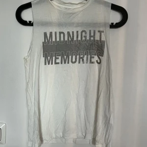 Linne - Linne från GinaTricot i strl XS. En liten liten prick på linnet annars i fint skick! 18kr