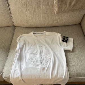 Stone island tröja  - Säljer min Stone island tröja i storlek s köpt i london 