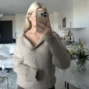 Stickad tröja - Stickad tröja från Gina Tricot. Storlek XS. Knappt använd