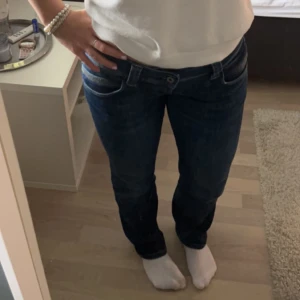 Pepe Jeans - Lågmidjade Pepe Jeans! Köpta från Plick men knappt använda både från mig och förra ägaren💕 säljer pga att dom ej kommer till användning! 