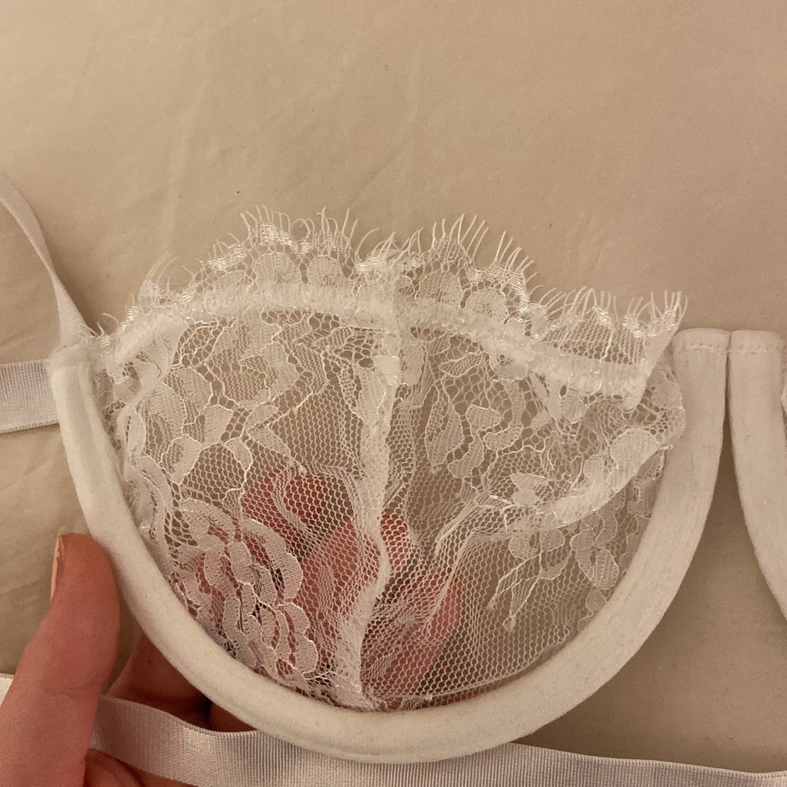 Vacker genomskinlig spets bh - 90