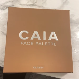 Caia - Palett ifrån caia. Knappt använd alls!