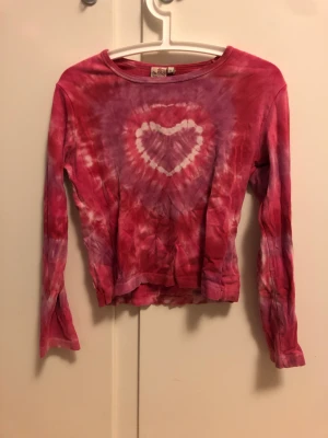 Tie dye top från Indiska - Superfin topp från indiska. Står storlek M, men passar även S! 