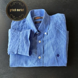 Morris skjorta  - | Blå morriskjorta i storlek S | skicket 9,5/10 nyskick! | nypris 1199 mitt pris 299! | stryks innan ivägskickad |