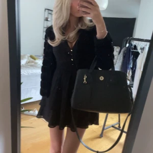 Zara klänning  - Säljer denna as snygga klänning ifrån zara då jag har flera liknande✨ Endast använd en gång!