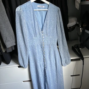 Adoore klänning - Fin klänning från Adoore. Använd en gång, som ny😊