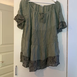 Grön blus  - Bra skick 