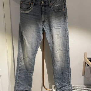 Levi jeans 551z - Ljus grå/ljus blå levi jeans av modellen 551z storlek w28 l32