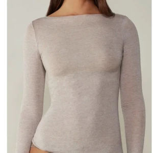 Intimissimi tröja - Beige intimissimi tröja i bra skick. Använd ca 3 ggr