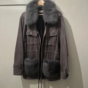 Custommade - windie fur  - Använd ca 10 ggr men i otroligt bra skick. 