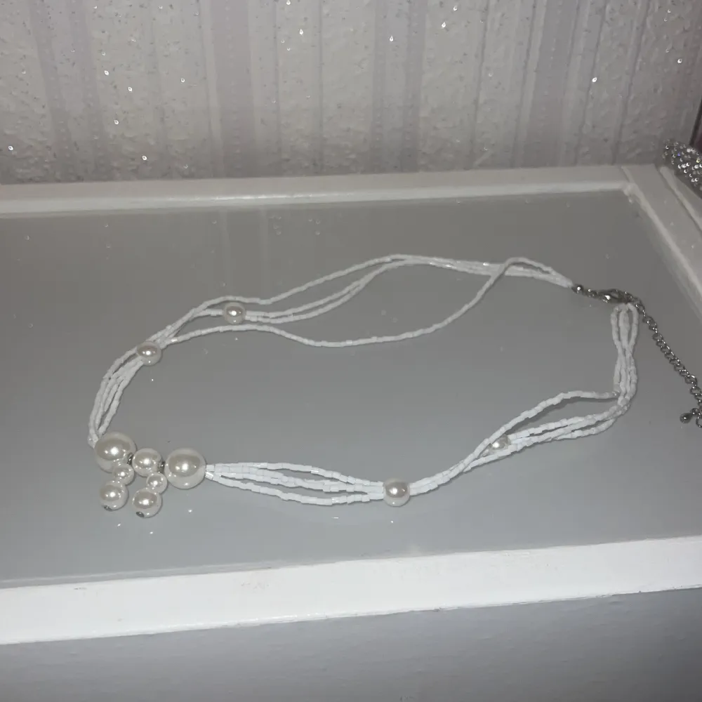 Jätte fin pärl halsband, Aldrig använt den, använd bara köp nu 🩷. Accessoarer.
