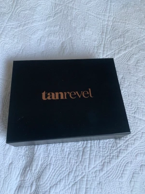 Tanreval - En nästan helt oanvänd tanreval, de är ca 80-90% kvar av färgen i flaskan. Säljer då jag nyss fick Tanreval pro. Nypris: 799kr