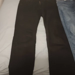 Svarta jeans från H&M - Växt ur de 