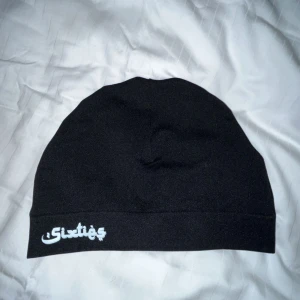 Sixties mössa  - En sixties mössa. Mössan är helt oanvänd och kommer i bra skick. Mössan är ifrån kicks & stuff, inspirerad av kalenji.