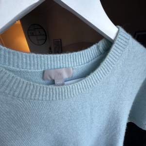 Jättefin kortärmad stickad tröja i en mintblå färg🩵Använd ett fåtal gånger