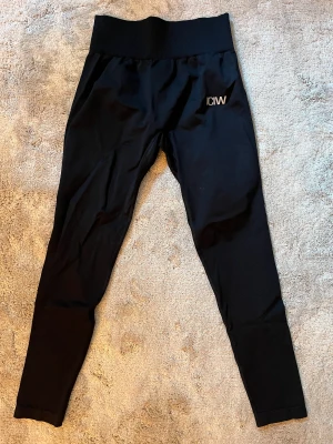 ICIW seamless tights - Endast provad men tyvärr för små för mig.   Mer info på ICIW:s hemsida: t.ly/qtmkl