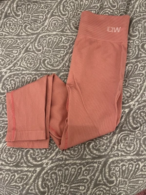 ICIW tights - Säljs då dem tyvärr är för korta för mig som är 170 isch. Knappt använda så få defekter. Priv för frågor. Använd gärna köp nu💕