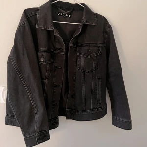 Jeansjacka strl XS - Superfin nästintill oanvänd grå jeansjacka. Oversize!