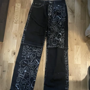 Byxor - Allting är i storlek M och använt men i fint skick  De svarta byxorna 150kr Mjukis byxor i bild 2 70kr/st