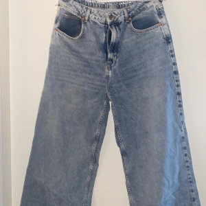 Straightleg Jeans  - Super fina straightleg jenas! Byxorna är uppsydda, passar dom som är ca 160cm! Aldrig använda 