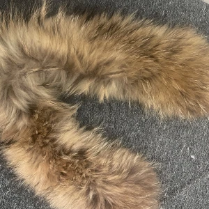 Äkta päls  - Kommer ej till användning. Skriv gärna vid fler frågor. 