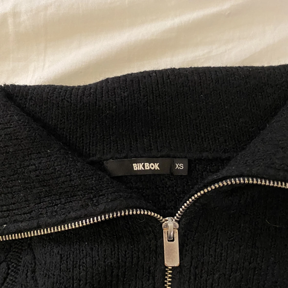 stickad zip tröja från bikbok - 91