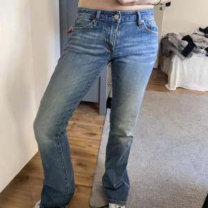 Bootcut jeans i storlek 26/33 från Crocker. Säljer flera likande jeans, kika gärna! 😊
