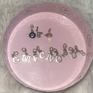 Berlocker  - Berlocker i äkta silver. Säljs styckvis 90kr styck 
