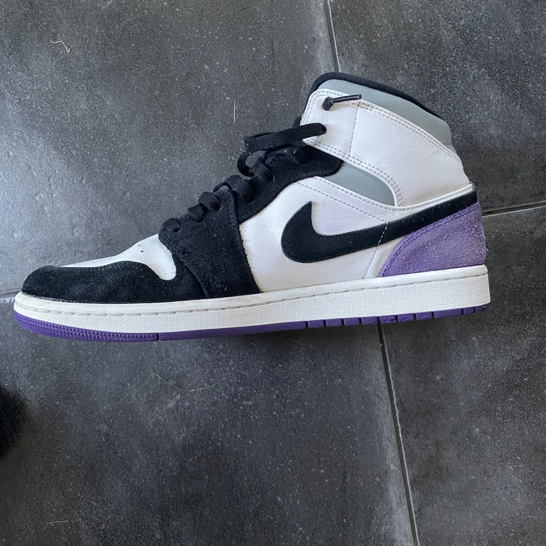 Jordan 1 mid purple - 90