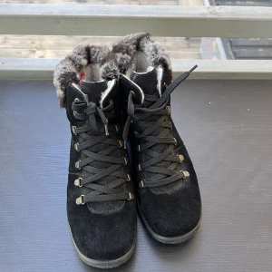 Vinter kängor - Lite dammiga (kommer rengöras), ALDRIG använda. 