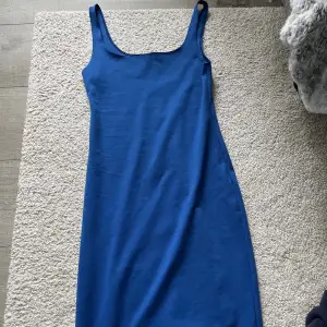 Säljer denna supersöta klänning från zara💙 I väldigt bra skick✨