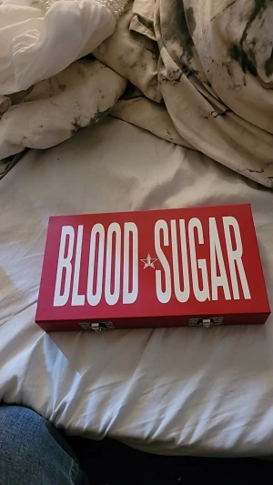 Jeffree star  - Säljer denna oanvända jeffree star paletten köparen står för frakten 💕📦