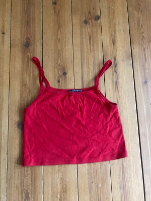 Rött linne - Jättegulligt rött linne från brandy Melville 