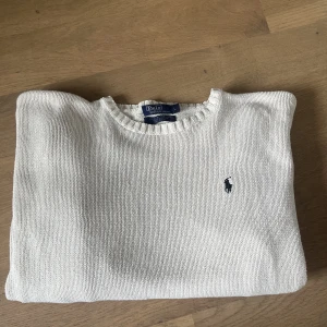 Ralph Lauren stikad tröja - Använd i ca ett halv år men i bra skick 