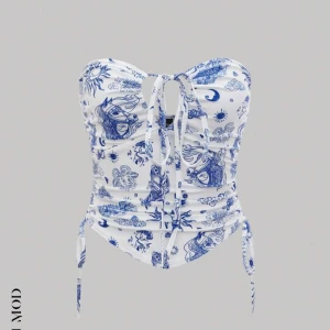 Blåvit topp från shein - Säljer denna, använt typ 2 gånger. Man knyter den där fram och på sidan. Köpt för 79 kr