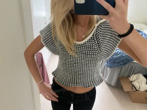 Stickad tröja  - Såå cool stickad kortärmad hoodie 