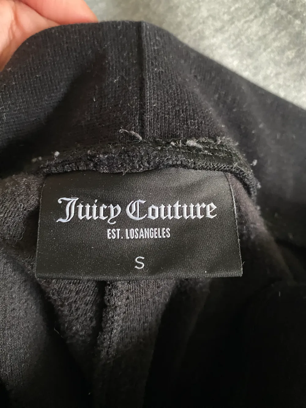 Mjukisbyxa från juicy couture i storlek small . Jeans & Byxor.