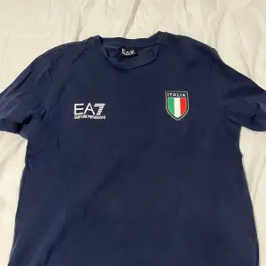 EA7 t-shirt i gott skick